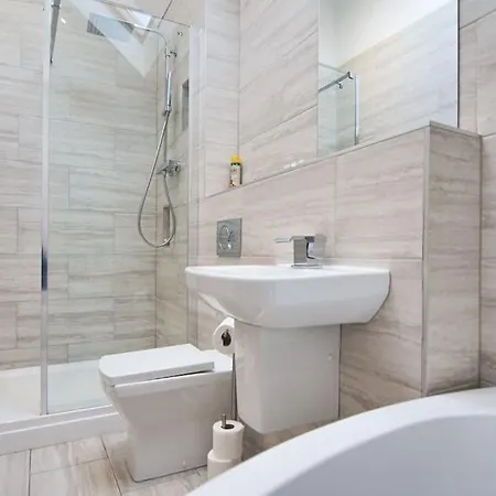 Hoxne - Sunflower With Private Hot Tub * York