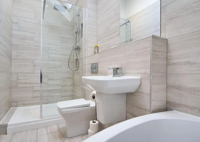 Hoxne - Sunflower With Private Hot Tub * York