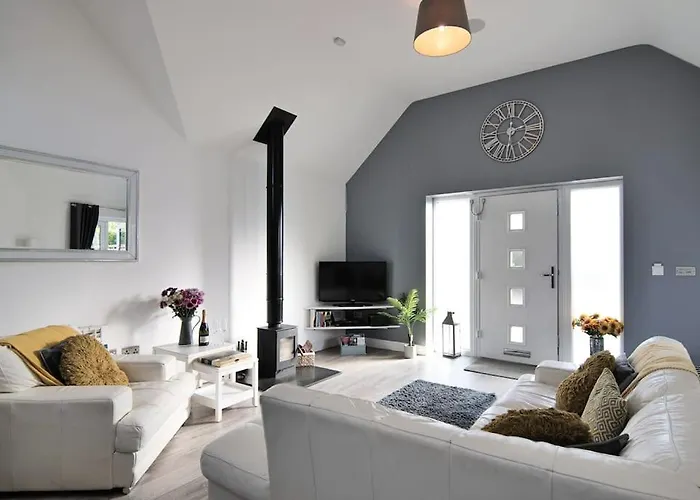 Hoxne - Sunflower With Private Hot Tub