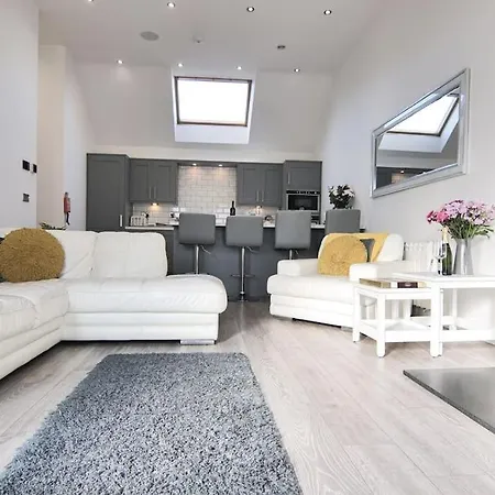 Hoxne - Sunflower With Private Hot Tub